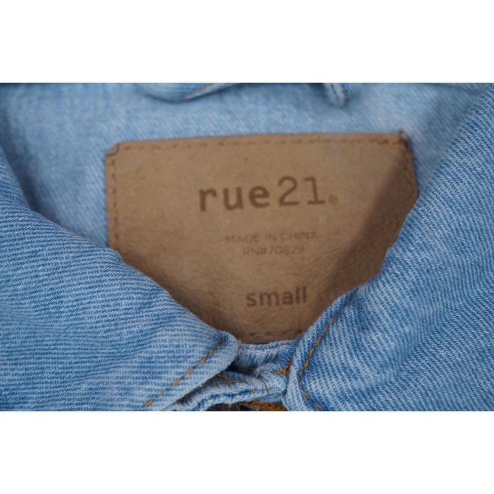 Rue 21 Jean Jacket Womens Small Blue Denim‎ Rose Worldwide Graphic Trucker